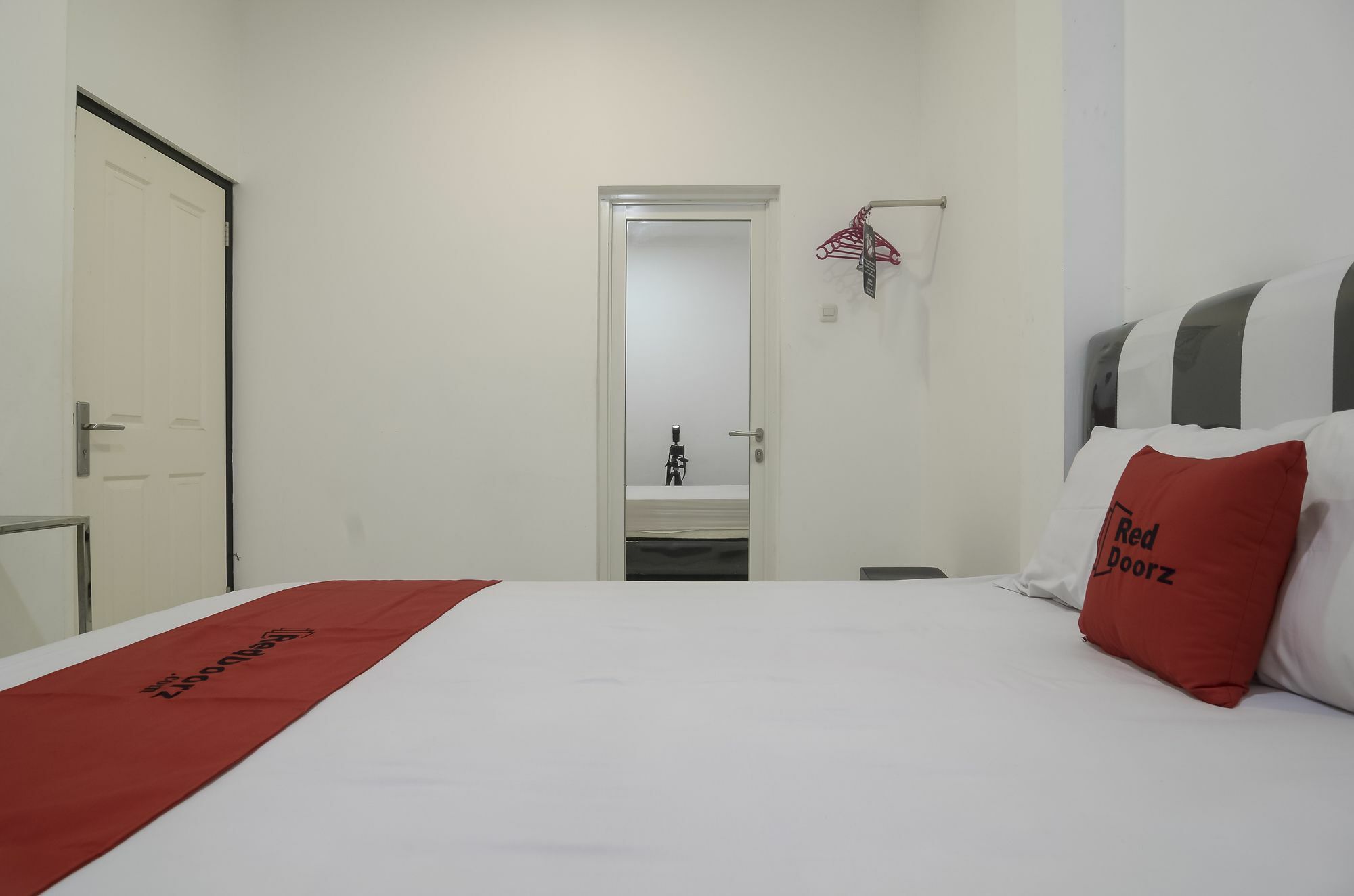 Hotel Reddoorz Near Poncol Station Semarang Exterior foto